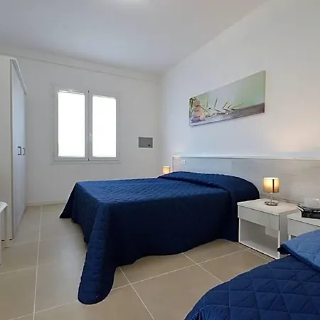 Modern And Bright Flat 700m From The Otel 2*