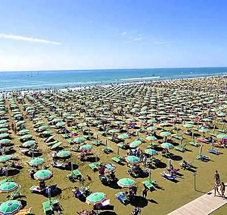 Otel Modern And Bright Flat 700m From The