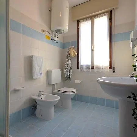 Modern And Bright Flat 700m From The Otel