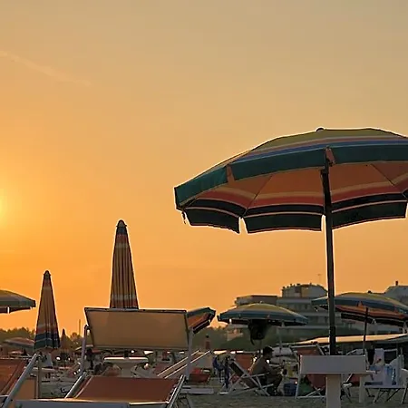 Otel Modern And Bright Flat 700m From The Bibione